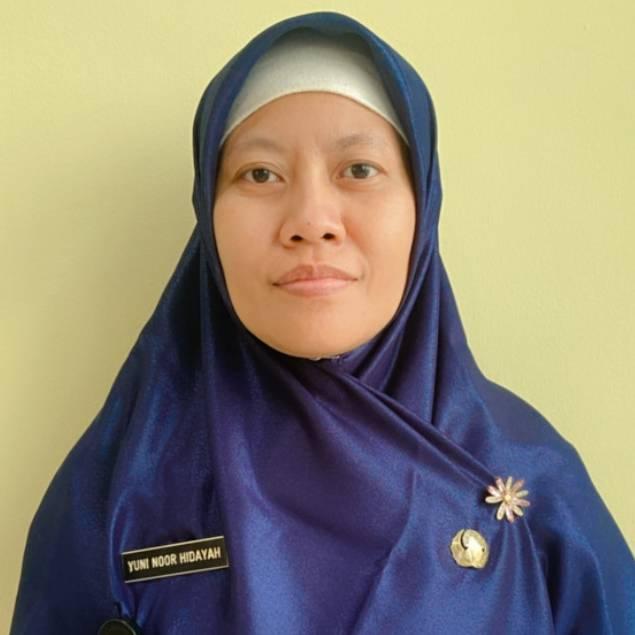 Yuni Noor Hidayah,S.Farm, Apt
